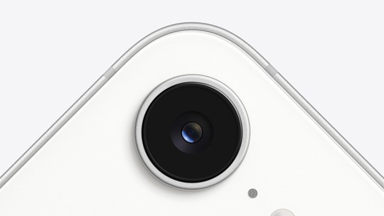 Já notou o furinho perto da câmera do celular? Tem um motivo genial