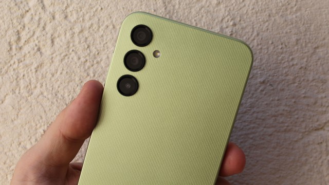 Celular 64 GB barato: veja 7 modelos por até R$ 1.050 para comprar