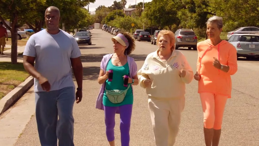 Para manter seu disfarce o Capitão Holt finge ser hétero com resultados hilariantes em Brooklyn 99 — Foto: Reprodução/Blooklyn Nine-Nine