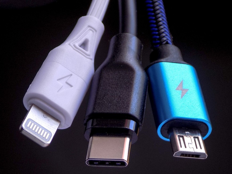 Cabos mais populares são Lightning, USB-C e MicroUSB — Foto: Reprodução/Pixabay