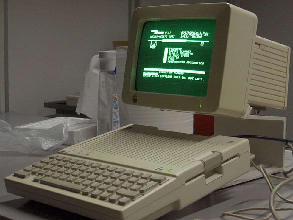 Conheça o Apple IIc, primeiro portátil da marca e 'avô' do MacBook