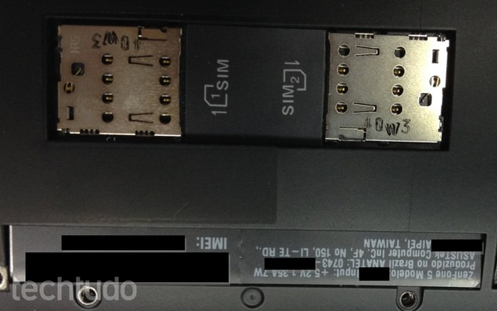 ZenFone 5 com entrada para dois chips SIM (Foto: TechTudo) — Foto: TechTudo