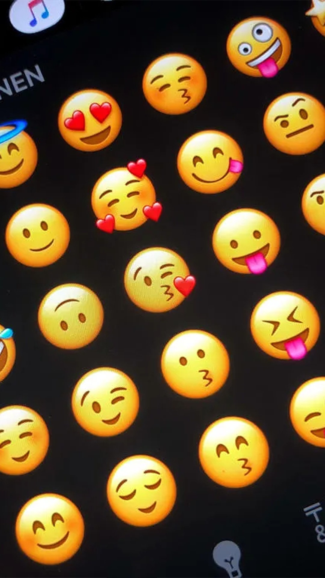 Porque esse emoji 🗿🍷 tem irritado tanta gente? #senhores