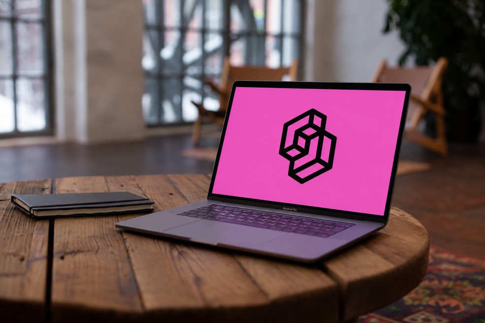 Diferença entre Jev e ChatGPT está no tipo de tarefa para o qual cada tecnologia foi desenvolvida — Foto: Reprodução/Pexels/TypeSafe/Editada com IA