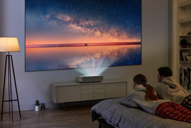 Projetor substitui a TV mesmo? Veja prós e contras do aparelho