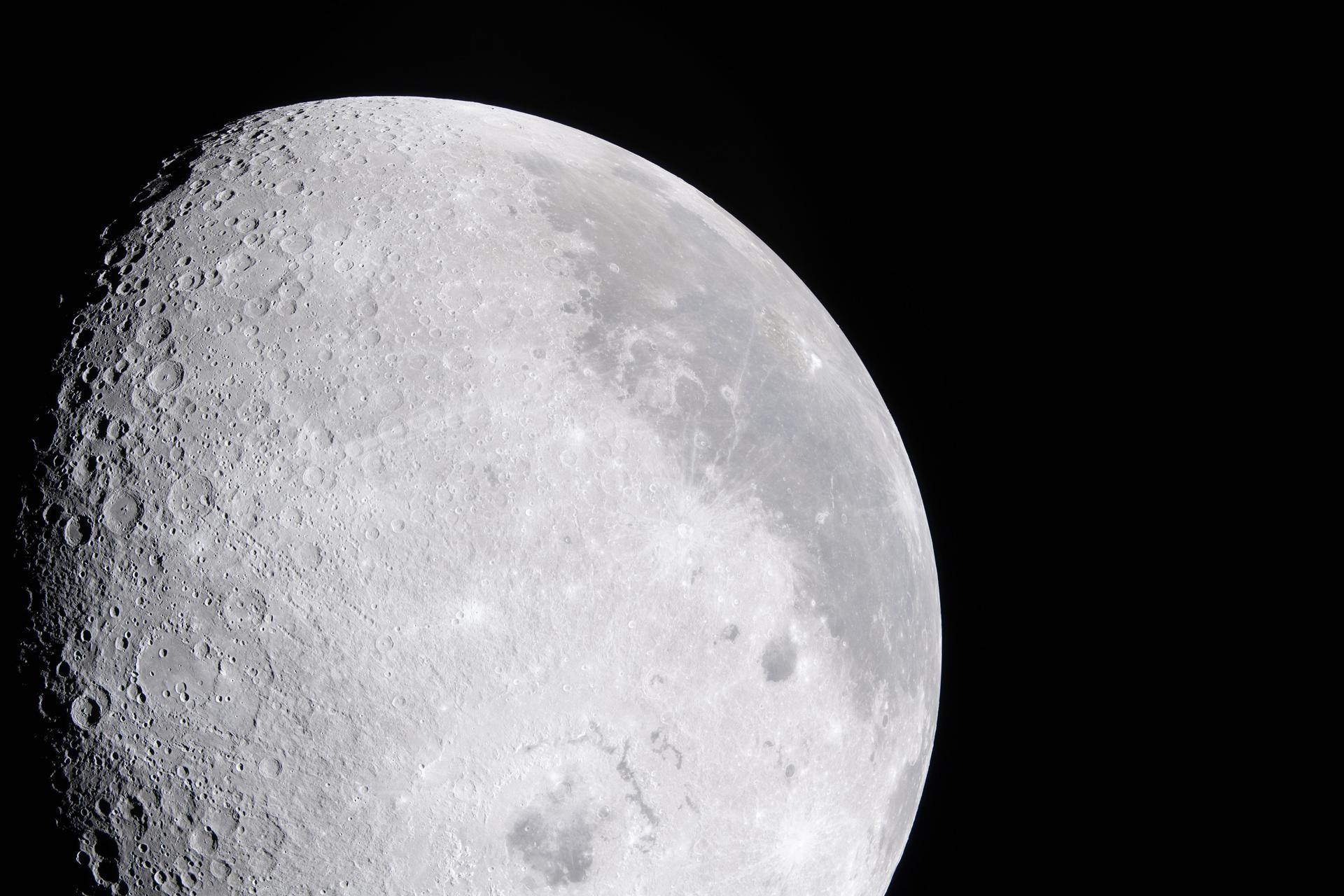 Lua Azul e microlua hoje: como acompanhar fenômeno raro ao vivo online