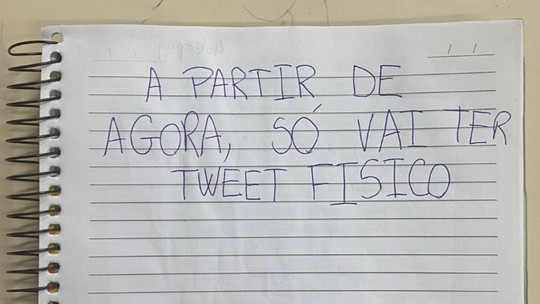 'Tweet físico'? Jovem viraliza no Twitter (X) com publicações à mão