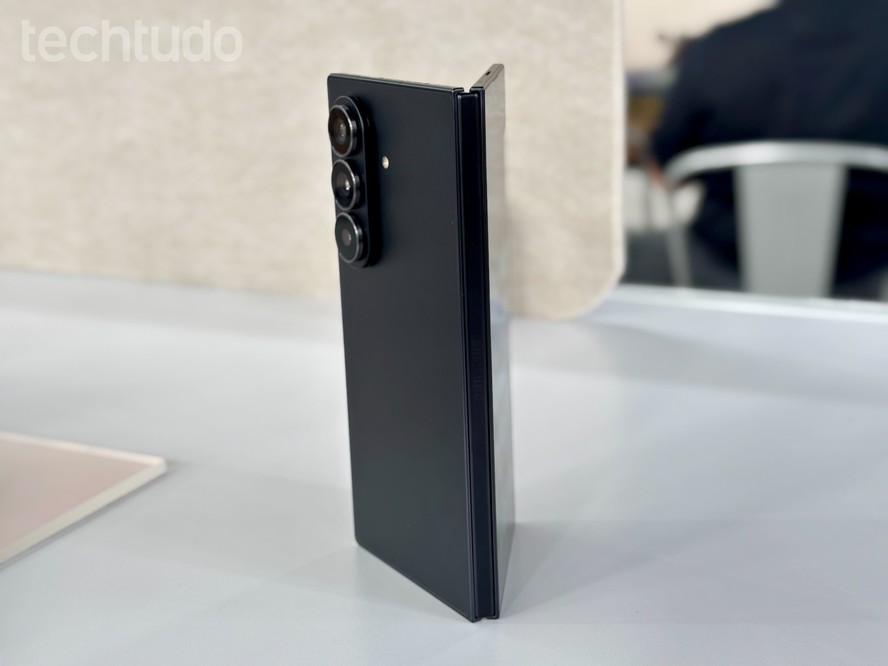 Galaxy Z Fold 7 chega ao Brasil ultrafino e com câmera de 200 MP