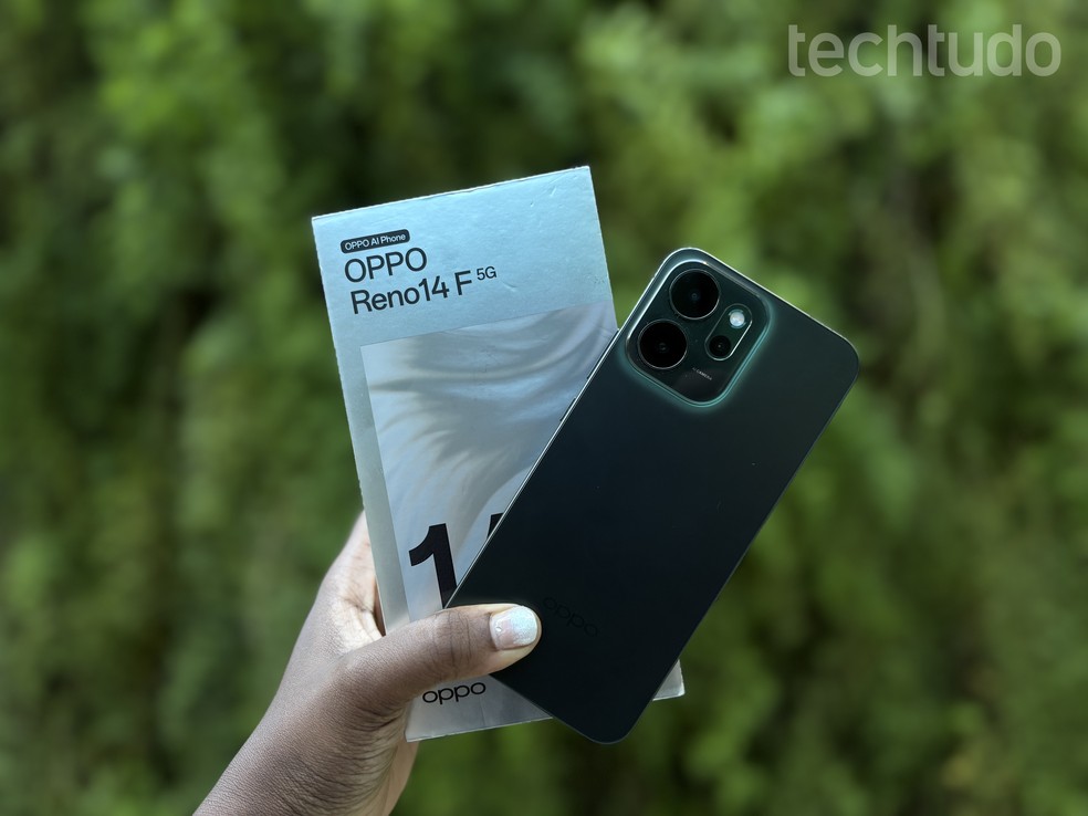 OPPO Reno14 Fe a caixa dele — Foto: Amanda Zola/TechTudo