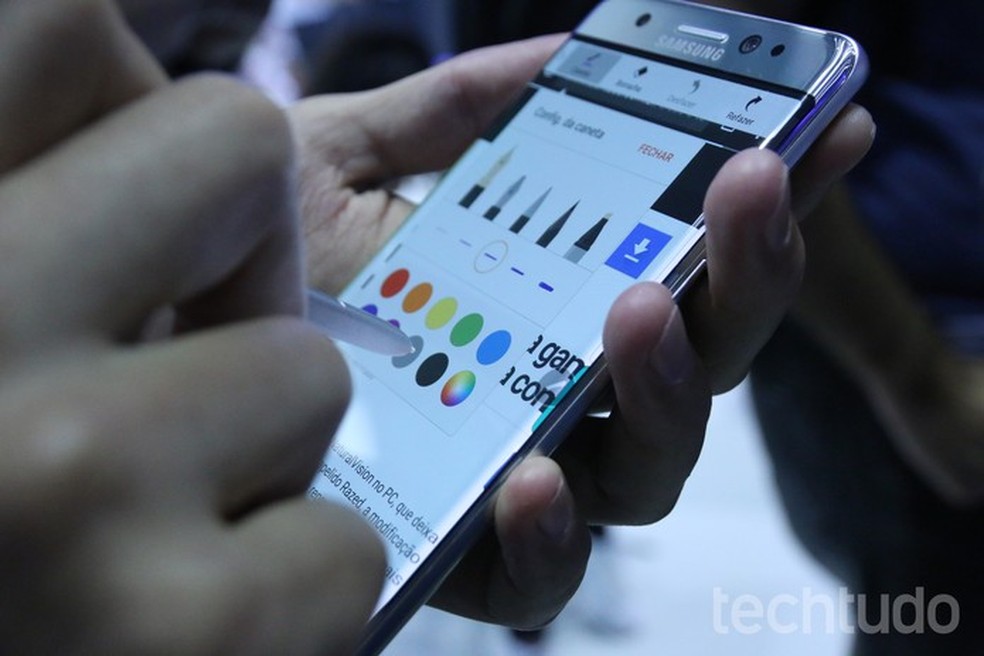 Fabricante Vivo demonstra biometria na tela de celular - Hoje no