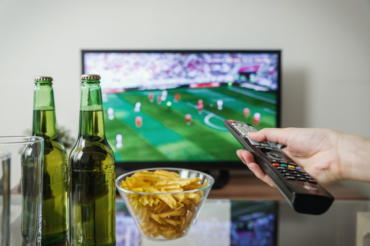 7 eletrônicos ideais para quem ama assistir aos jogos de futebol em casa
