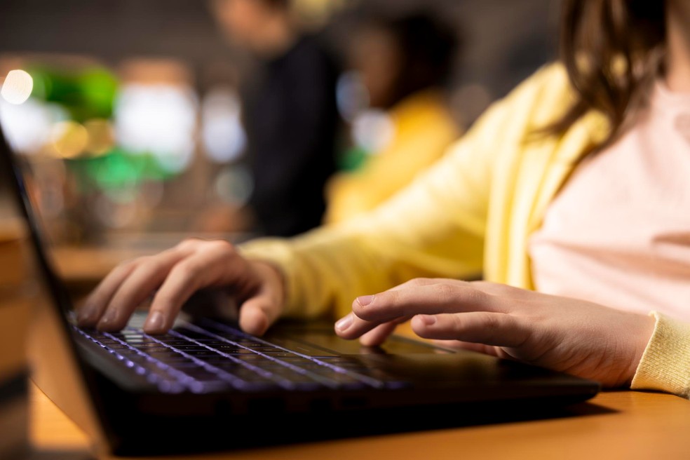 O que mais leva à demissão por justa causa no computador corporativo? Veja 10 hábitos digitais — Foto: Reprodução/Freepik