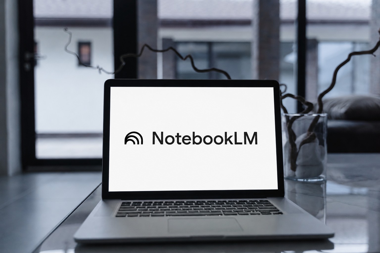 Melhores prompts para NotebookLM: 15 comandos para aproveitar a IA do Google