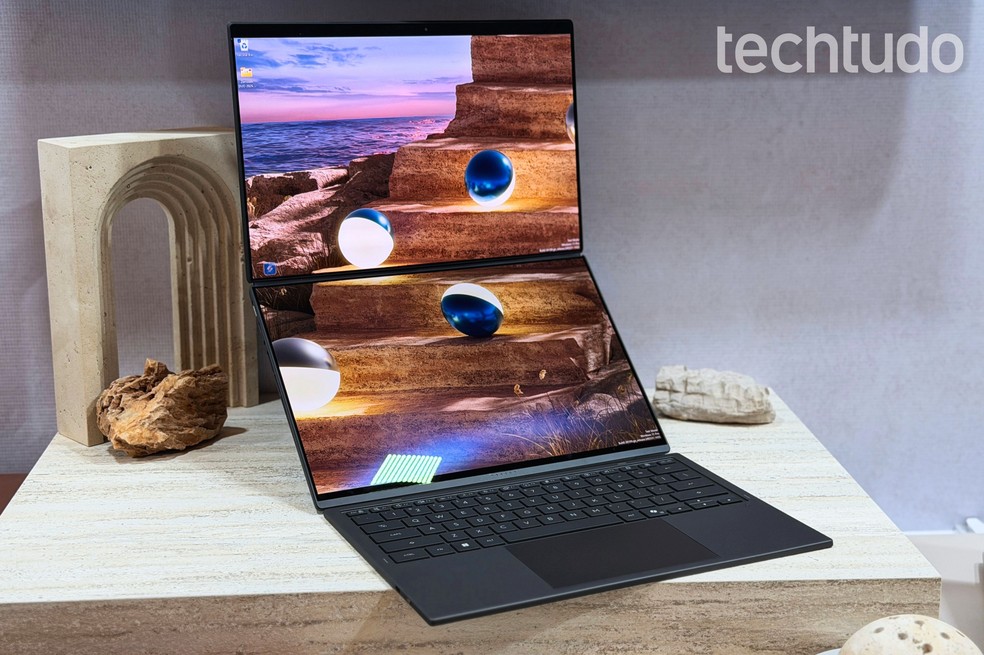 Zenbook DUO: notebook com duas telas da ASUS ROG — Foto: Rubens Achilles/TechTudo
