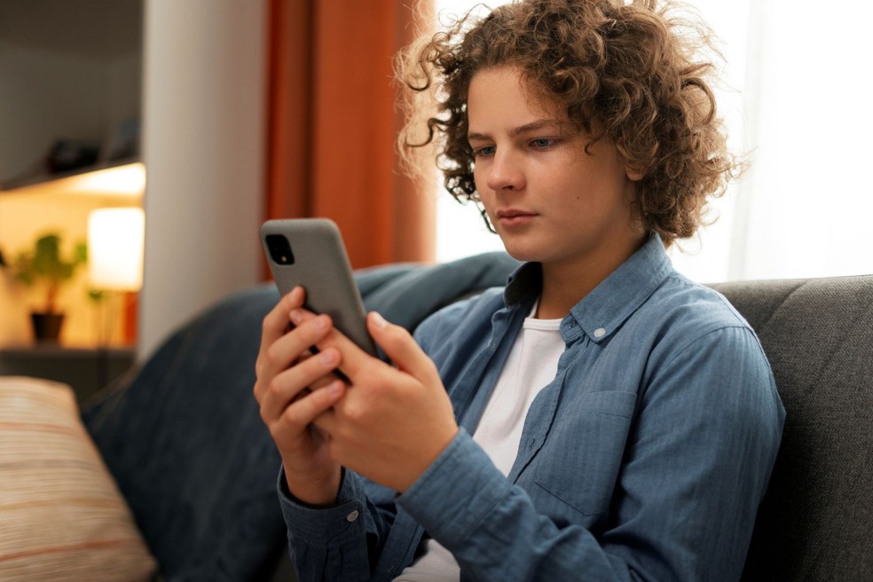 Redes sociais serão proibidas para menores? O que diz advogado e psicóloga — Foto: Reprodução/Freepik