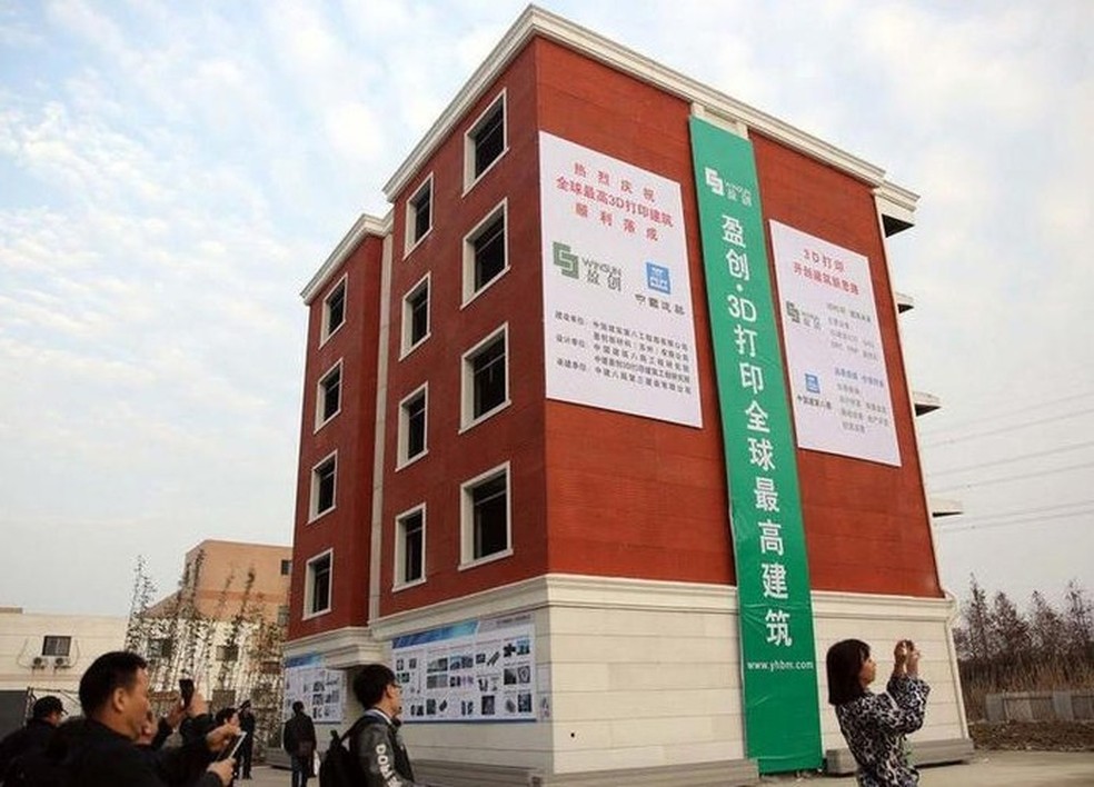 Empresa chinesa WinSun constrói primeiro edifício do mundo com uma impressora 3D (Foto: Reprodução/Cnet) — Foto: TechTudo