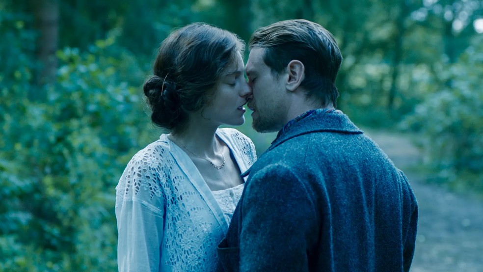 O Amante de Lady Chatterley é um drama histórico repleto de cenas sensuais — Foto: Divulgação/Netflix