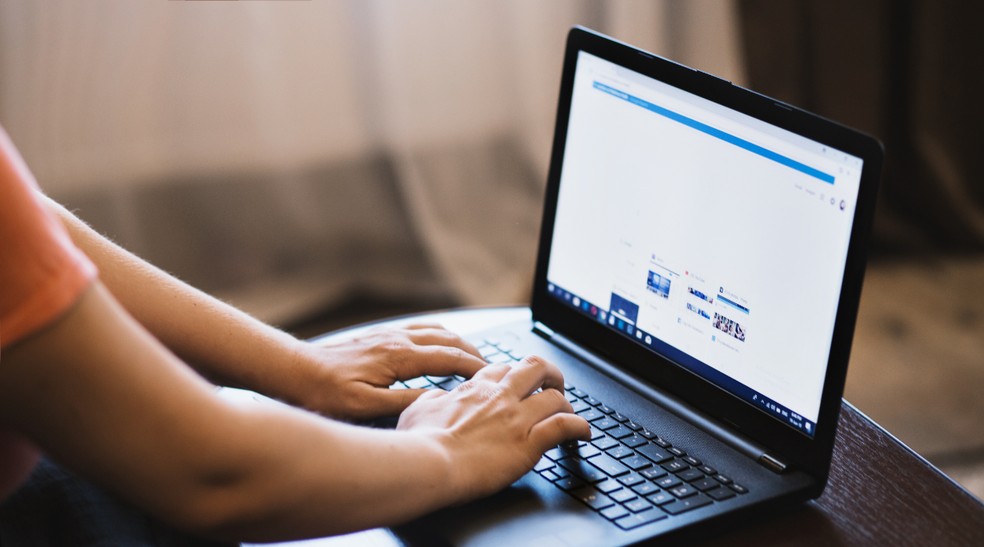 Buscando alguém online pela foto? Lista reúne sites que ajudam na pesquisa — Foto: Reprodução/Canva