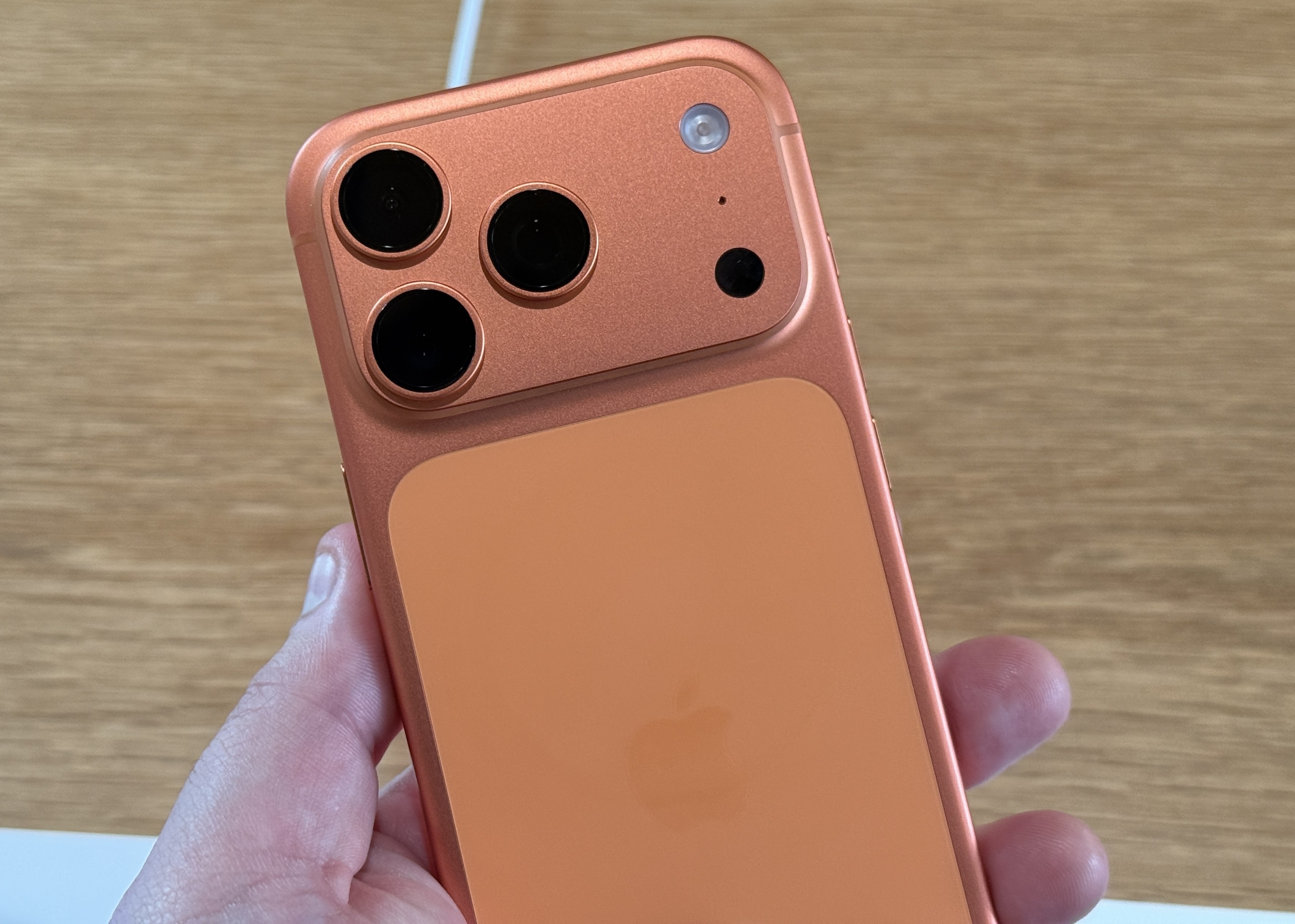 O preço derreteu: iPhone fica até R$ 1.000 mais barato com cupom do Magalu