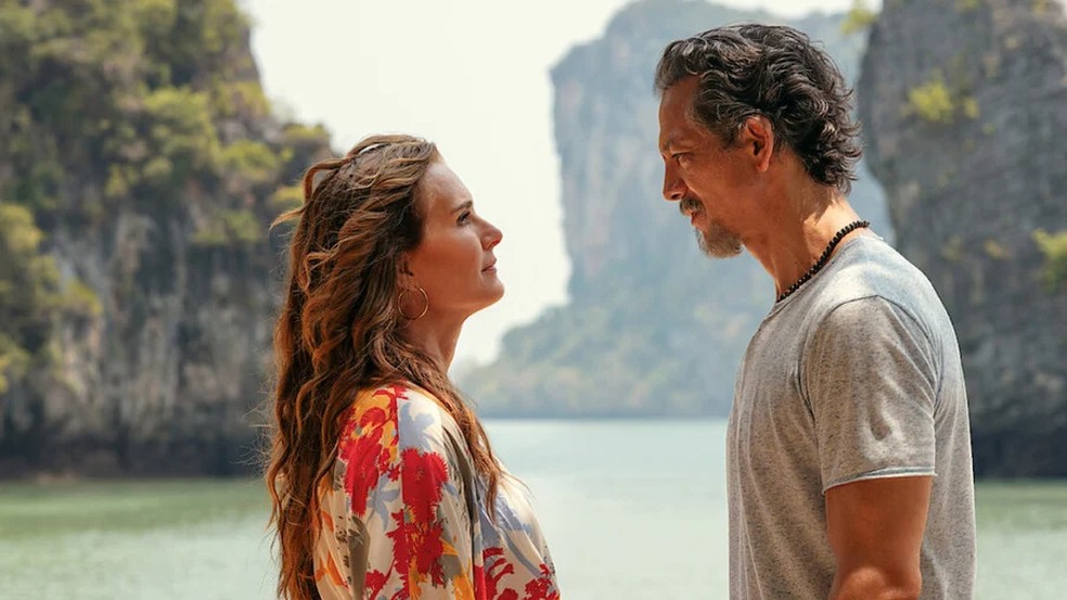 Em A Mãe da Noiva, Brooke Shields e Benjamin Bratt formam um casal que se reencontra após 30 anos — Foto: Divulgação/Netflix