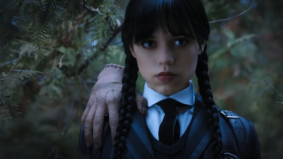 Confira 13 curiosidades de “Wandinha“, série da Netflix dirigida por Tim  Burton