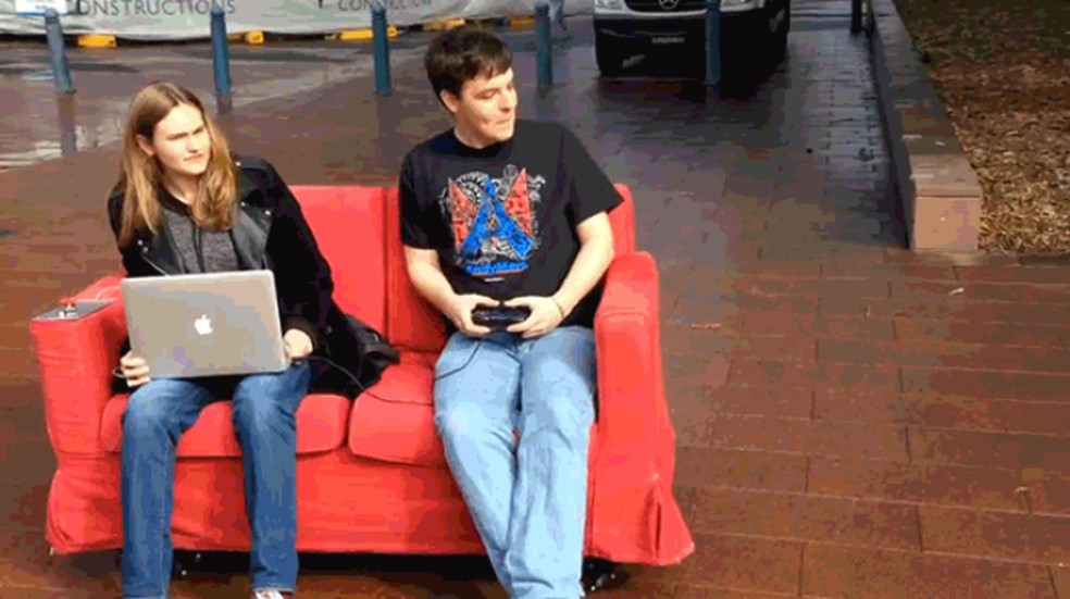 Estudantes criam sofá robô usando Raspberry Pi (Foto: Reprodução/Cnet) — Foto: TechTudo