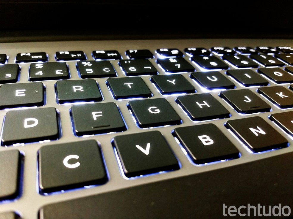 Internet descobre que o 'g' do teclado não é igual ao que aparece
