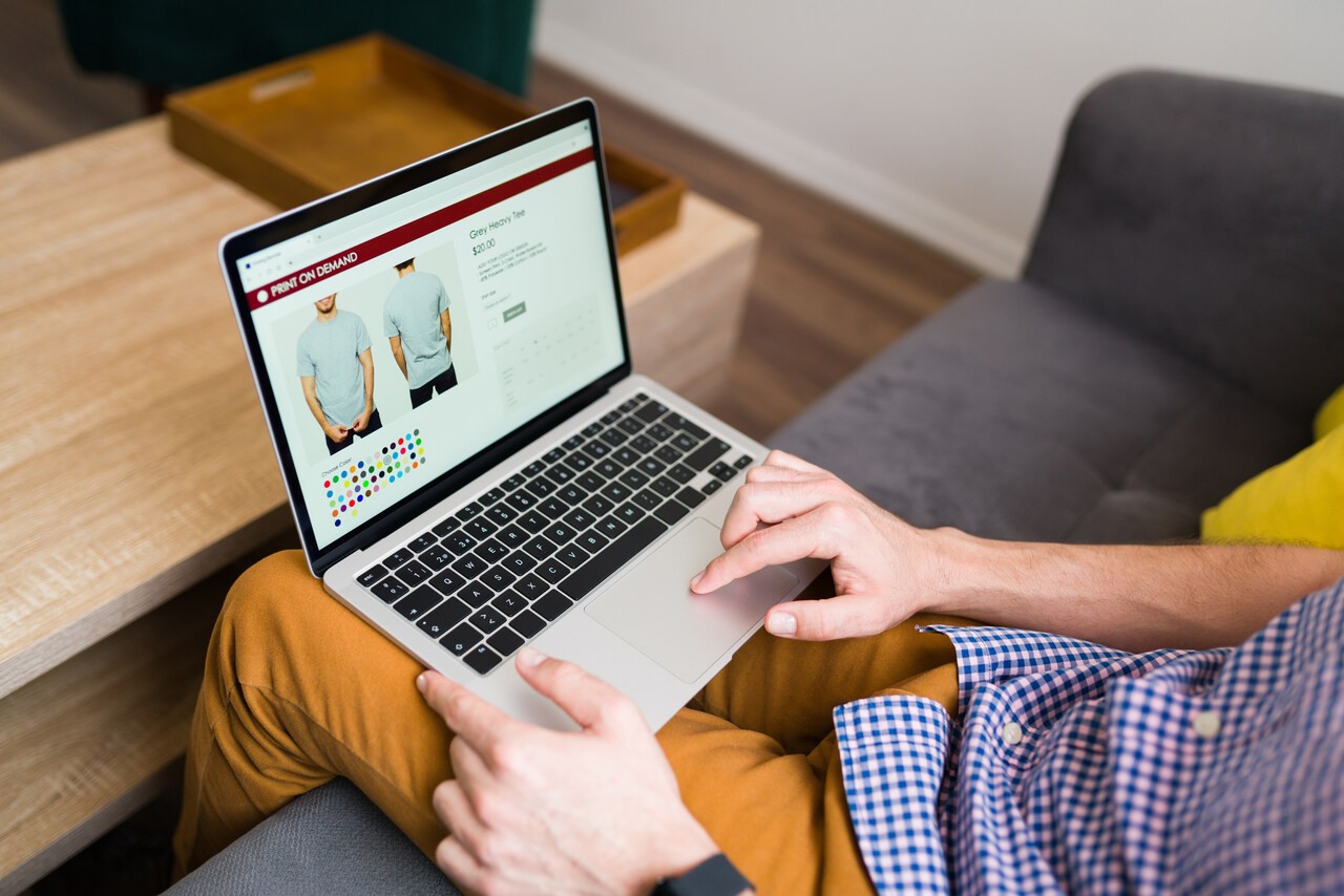 Sites de dopamina tiram a vontade de comprar? Testamos e ouvimos especialistas