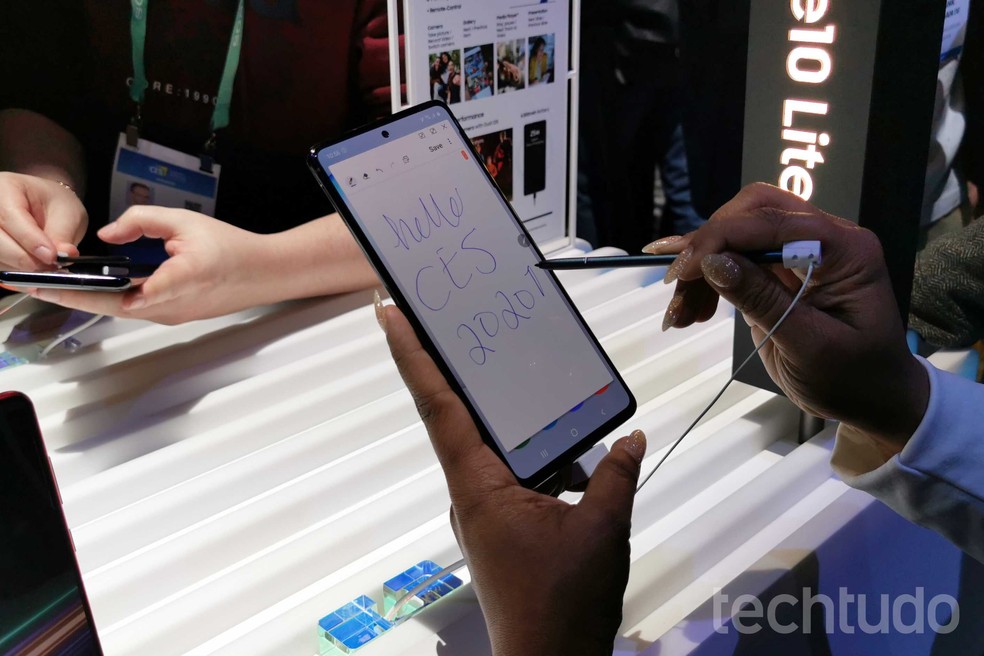 Galaxy Note 10 Lite vem com caneta S Pen — Foto: Aline Batista/TechTudo