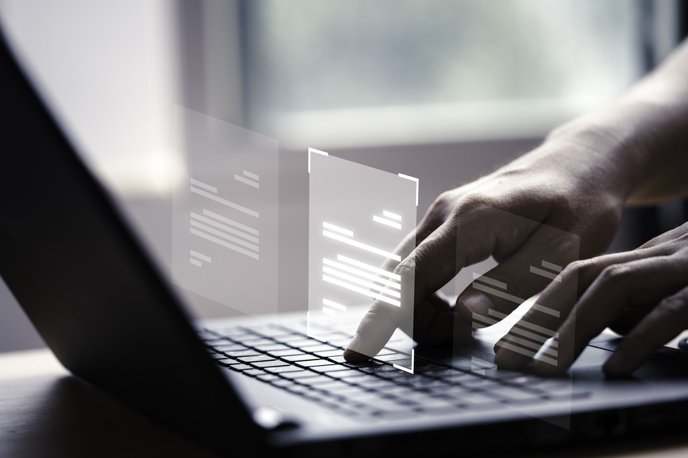 O Gemini consegue se integrar aos aplicativos do Google, mas o ChatGPT é muito usado em outros sistemas — Foto: Reprodução/Freepik/DilokaStudio