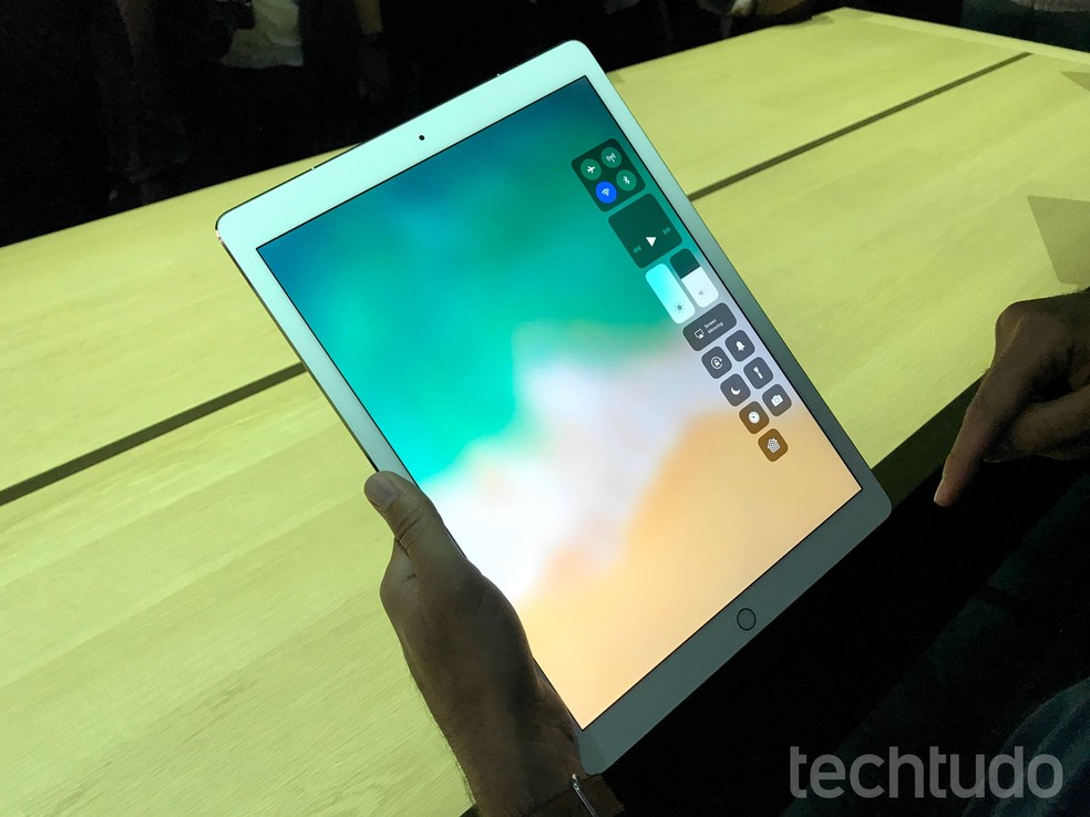 Central de Controle do iOS 11 em um iPad Pro de 12,9 polegadas — Foto: Thássius Veloso / TechTudo