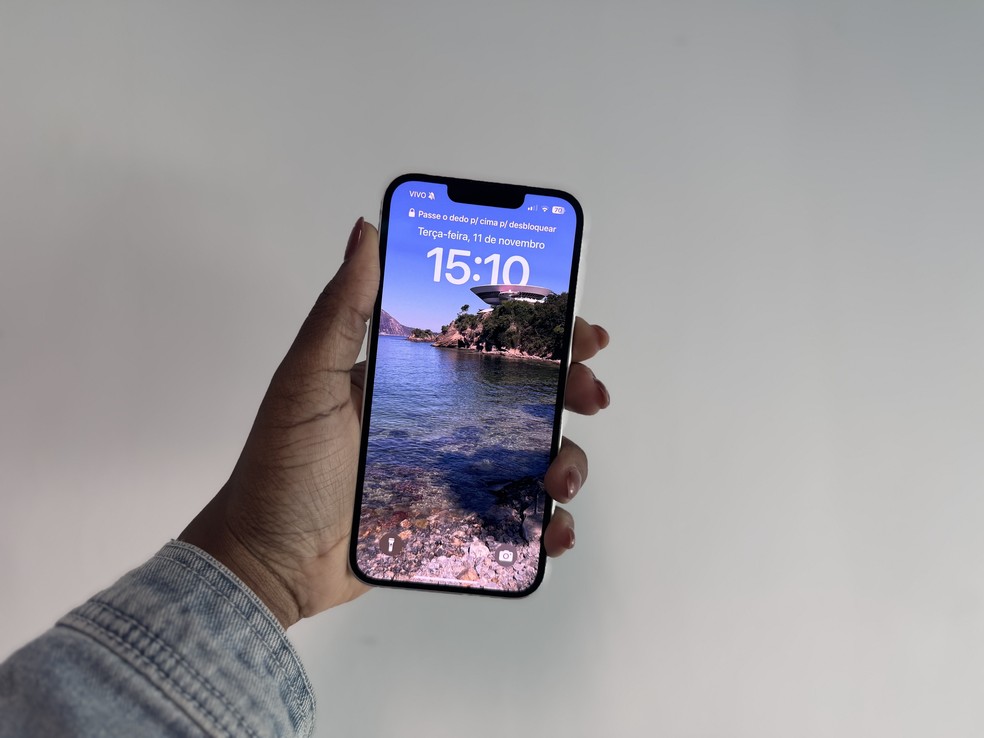 iPhone 16e desagradou ao público com o retorno do notch e taxa de atualização de 60Hz — Foto: Amanda Zola/TechTudo