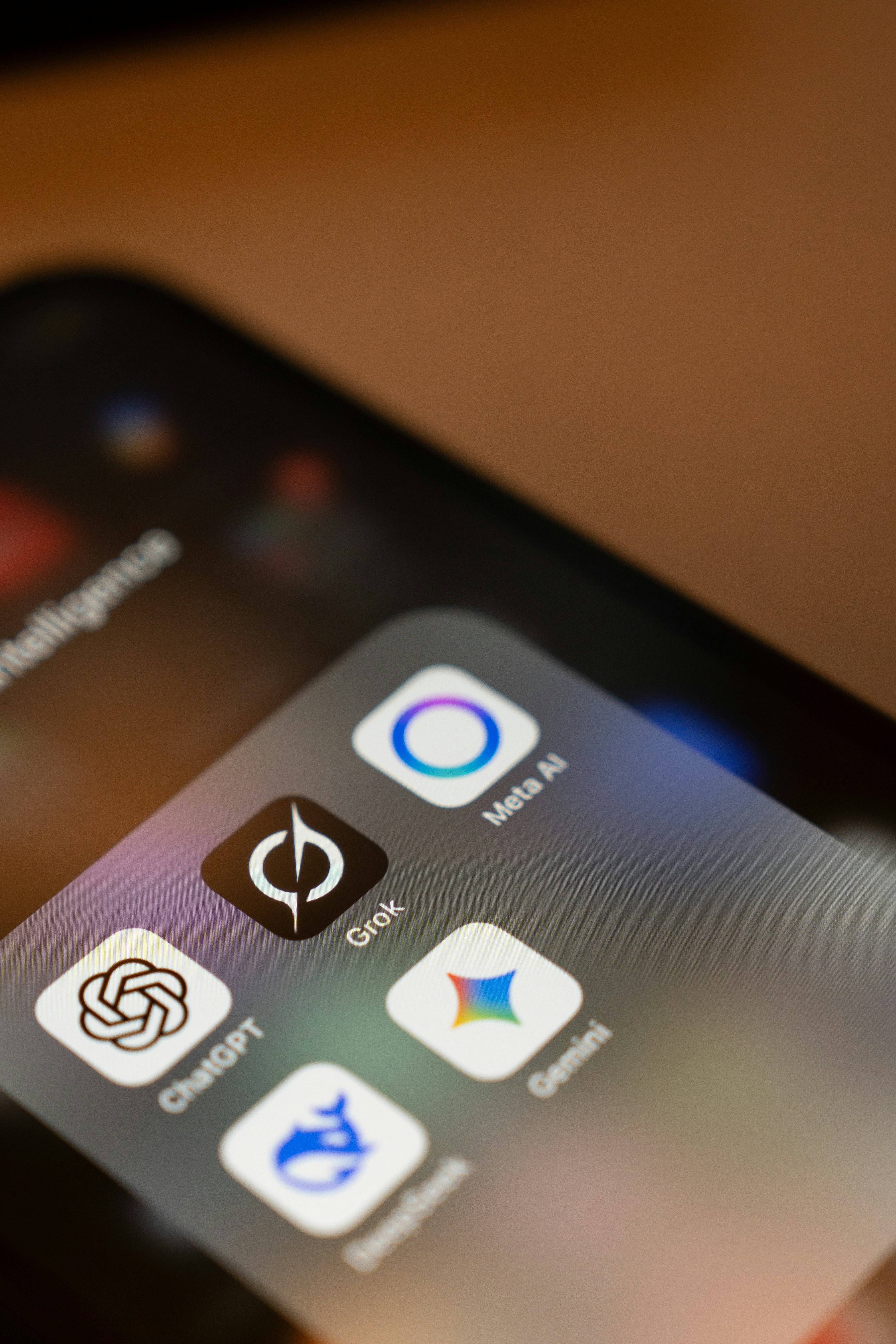 Grok limita criação de imagens com IA após polêmica, mas medida é pouco eficaz