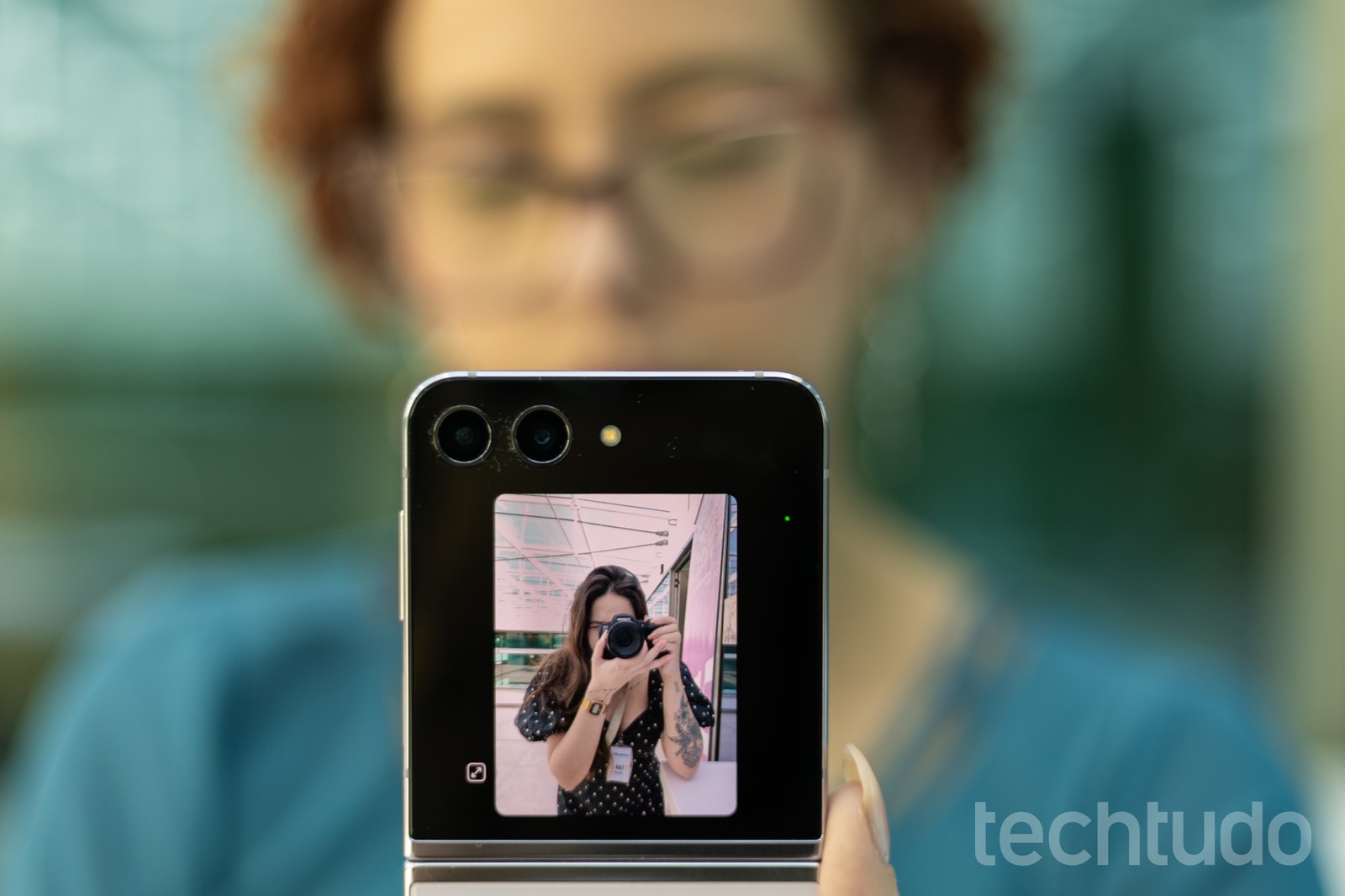 Pré-visualização da câmera traseira na tela externa — Foto: Mariana Saguias/TechTudo