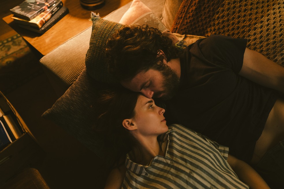 O longa-metragem Sombras da Vida reflete sobre o tempo, o luto e a eternidade do amor — Foto: Reprodução/IMDb