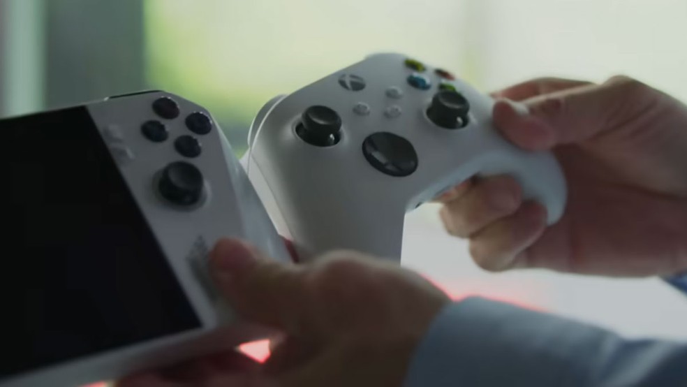 Microsoft alterou design do ROG Ally para introduzir pegada de joystick no ROG Xbox Ally — Foto: Reprodução/Xbox