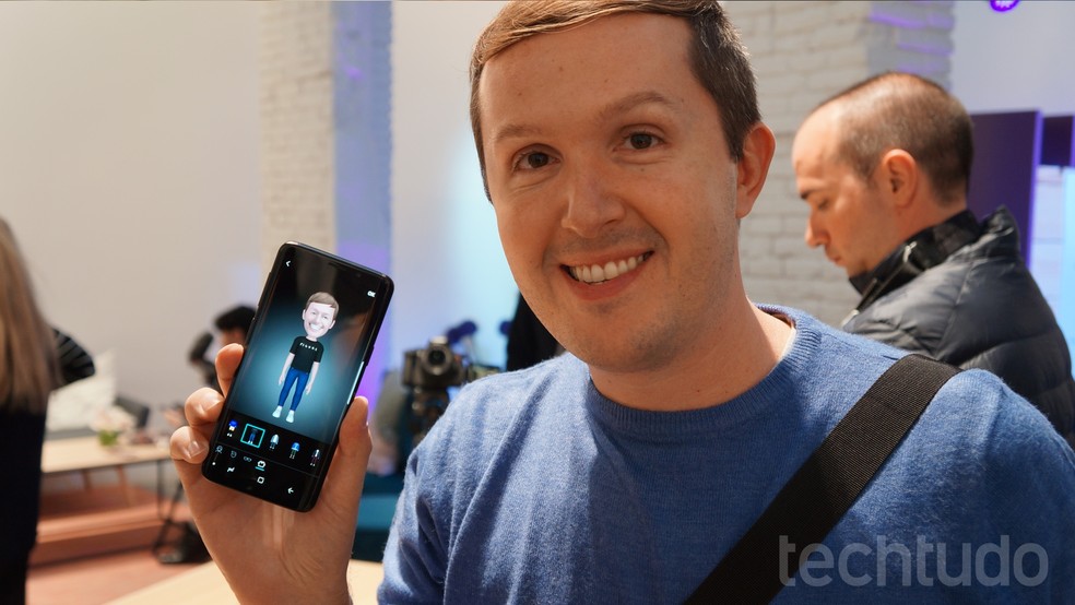 No Galaxy S9, usuários podem criar emojis com a sua cara — Foto: Thássius Veloso/TechTudo