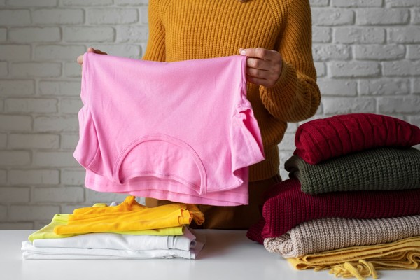Pode lavar roupa com desinfetante? Veja o que muda ao usar na máquina