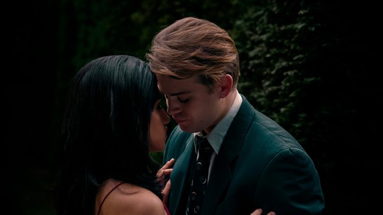Um Dia: veja personagens e elenco da nova série de romance da Netflix