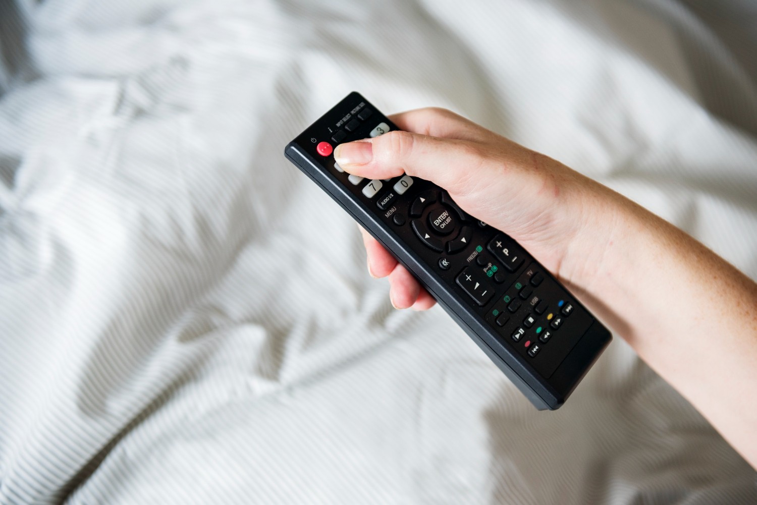 Para que servem os botões coloridos no controle da TV?