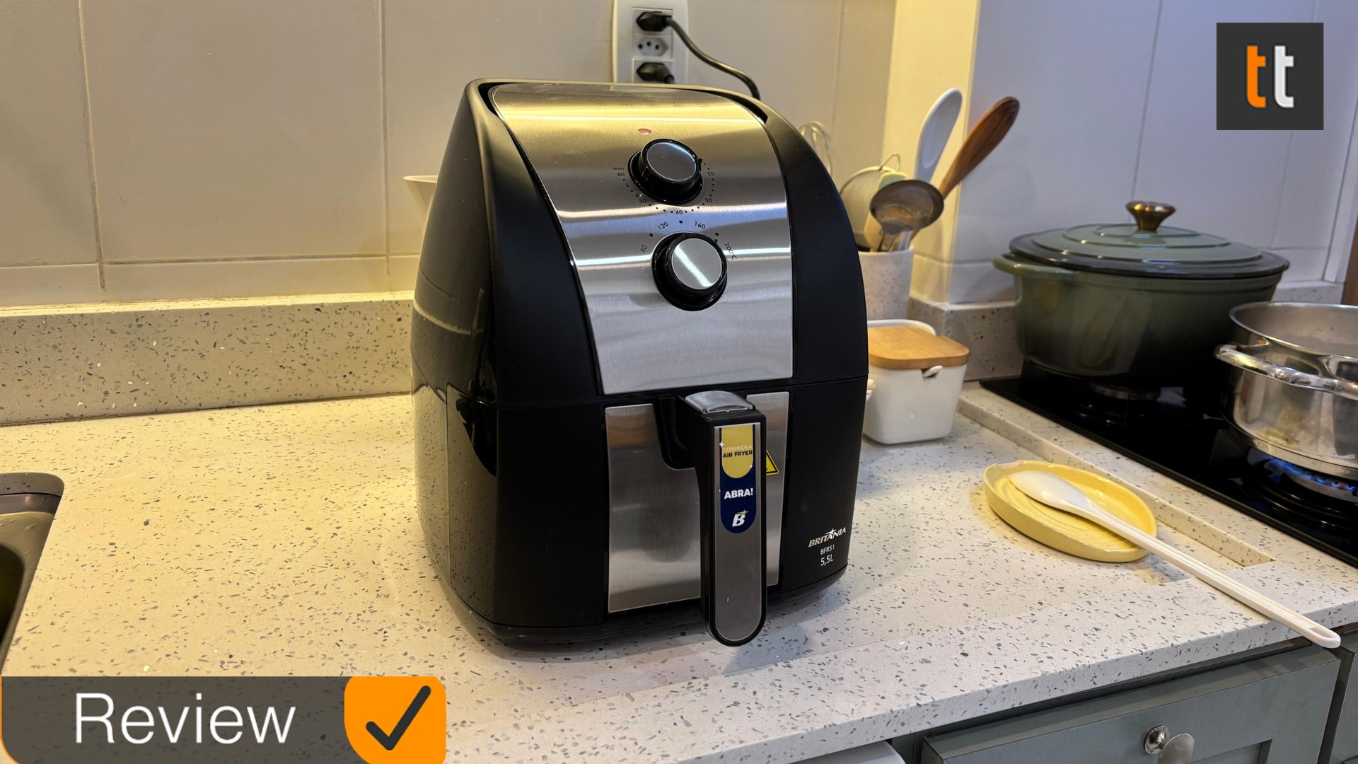Air Fryer Britânia BFR51: fritadeira barata que é um sonho na hora de lavar