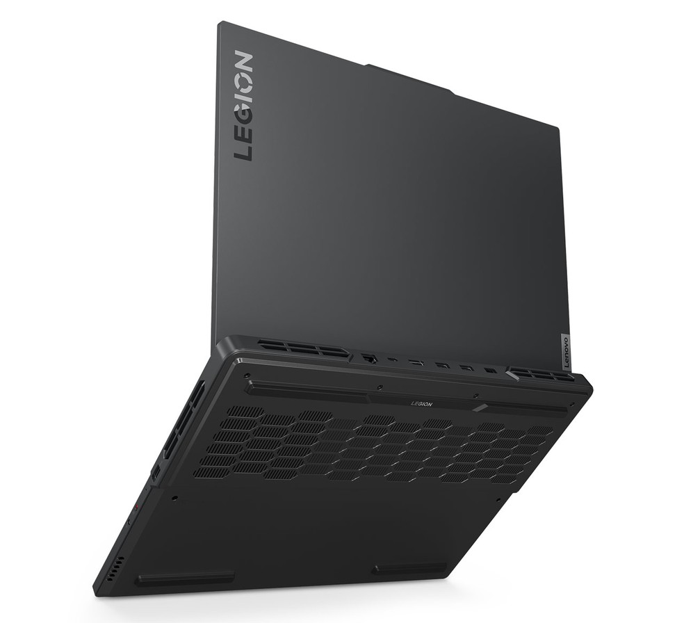 Lenovo Legion Pro 5i traz iluminação RGB e bateria com recarga rápida — Foto: Divulgação/Lenovo