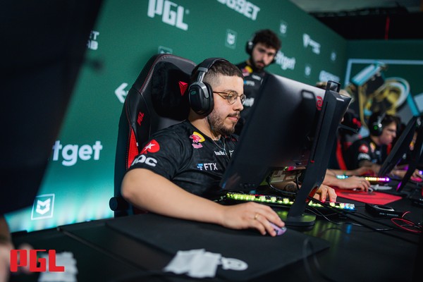 CS:GO: veja os jogadores que já receberam prêmio de melhor do mundo