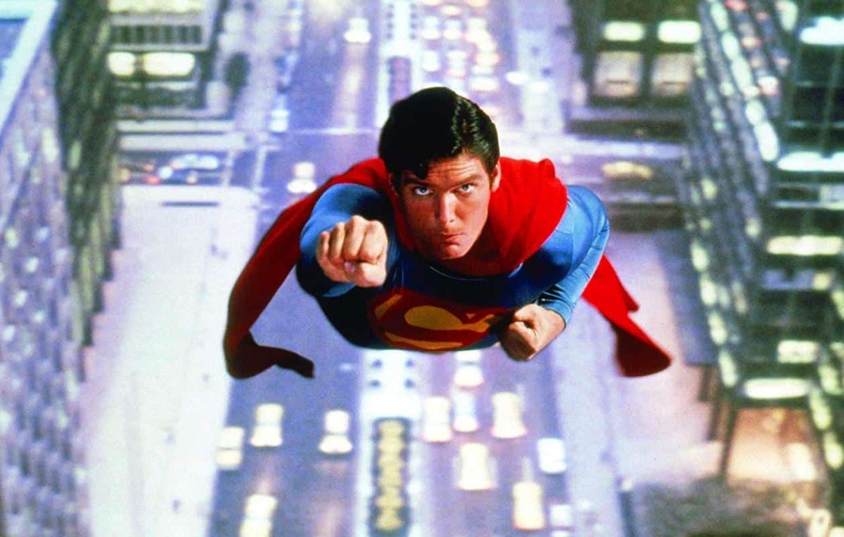 Henry Cavill pode retornar como Superman em diversos filmes