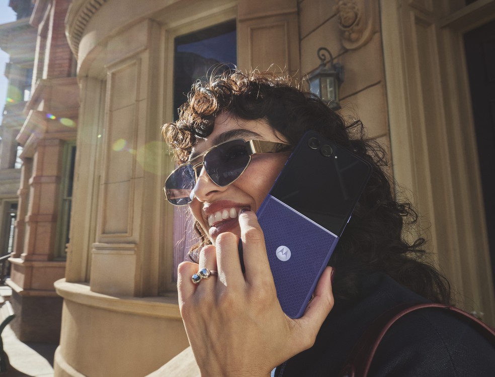  o celular dobrável flip mais poderoso do Brasil? Analisamos — Foto: Divulgação/Motorola