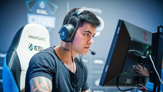 Conheça Lincoln 'fnx' Lau, jogador brasileiro de CS:GO