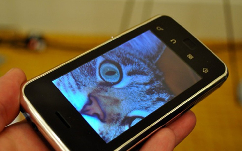 Microvision apresenta “mini tablet” com projetor embutido