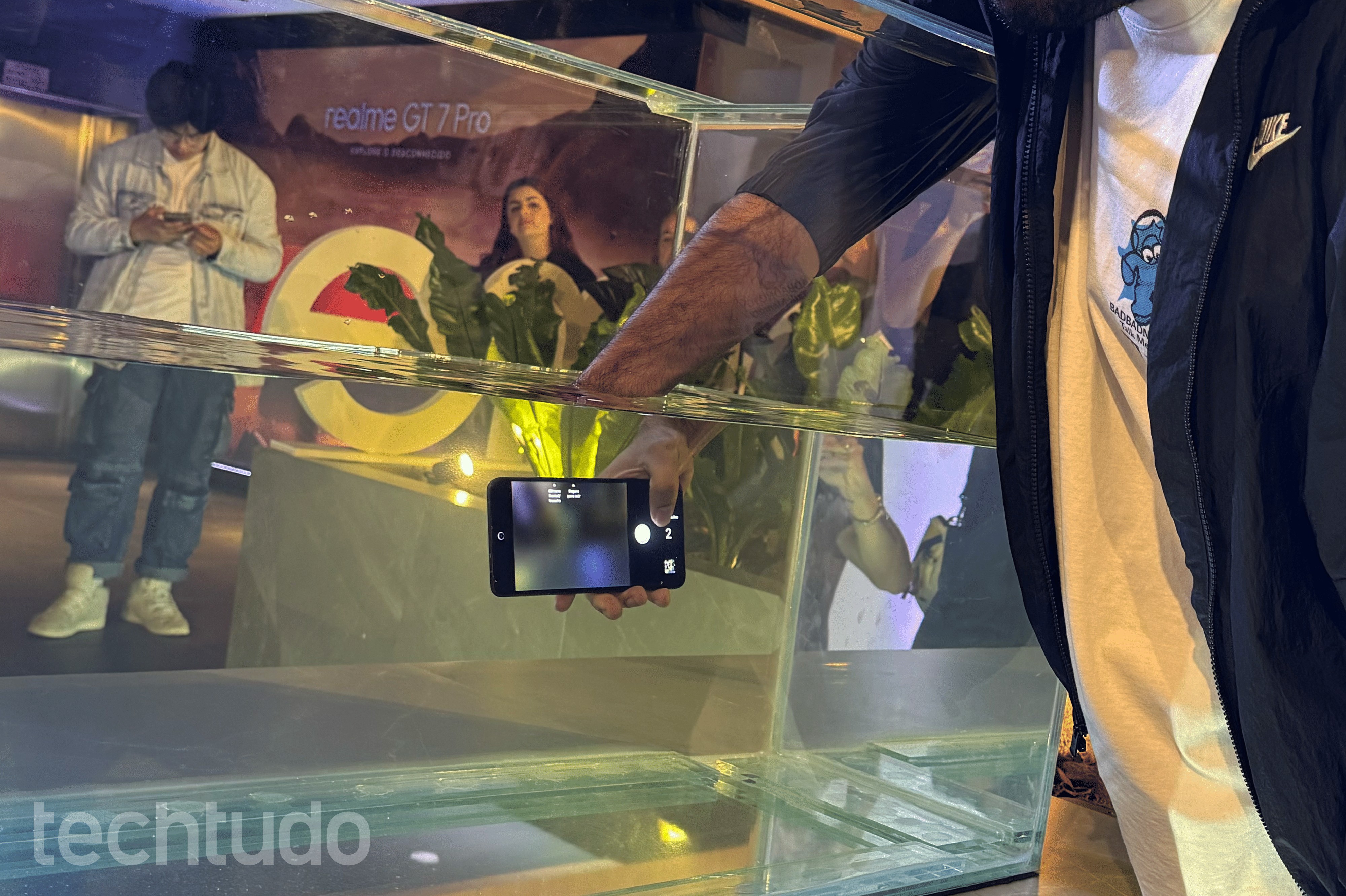 Férias de verão? 7 celulares resistentes à água para não se preocupar