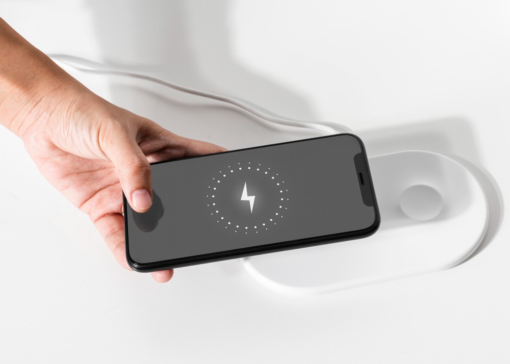 Como carregar celular por indução? Veja tutorial para iPhone e Samsung
