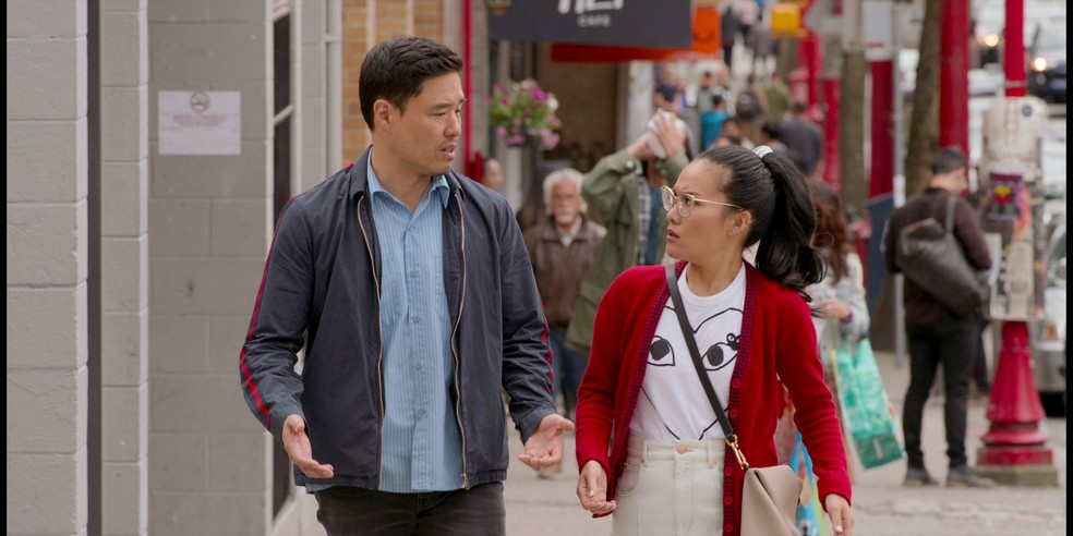 Meu Eterno Talvez (Netflix): Ali Wong e Randall Park, velhos conhecidos da comédia norte-americana, estão juntos no filme — Foto: Divulgação/Netflix